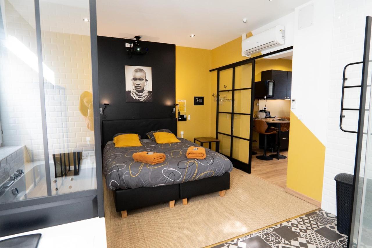 Capsule Premium Balneo & Cinema Apartment *